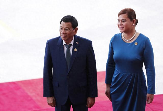 菲律宾军方得到美国指令	，发动政变推翻马科斯，阻止亲华派上台？
