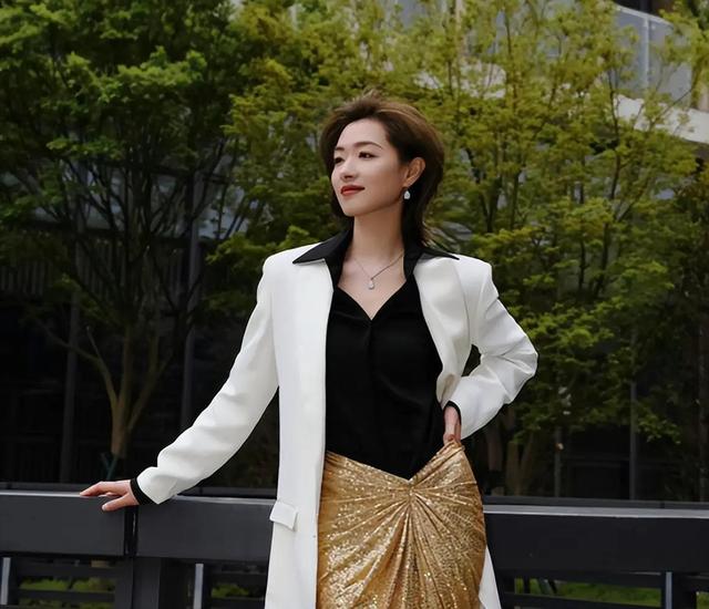 因长的太漂亮	，七次拒绝导演“要求	”被封杀，43岁终凭实力拿影后