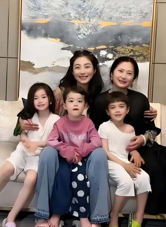 “买英国精子生3娃	”的山东女人，8年后现状曝光！如今她后悔不？