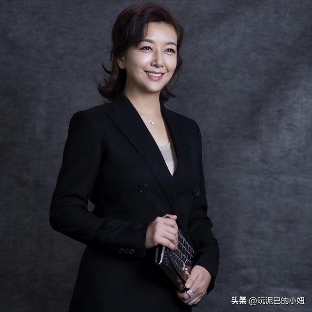 钱再多有什么用？58岁身家过亿的江珊，每天为27岁女儿操碎了心