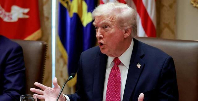 特朗普还没登机访华，美防长突然通告全球，美方无意改变台海现状