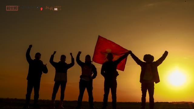 2025中国教育精英戈壁徒步之旅，3天88公里圆满收官