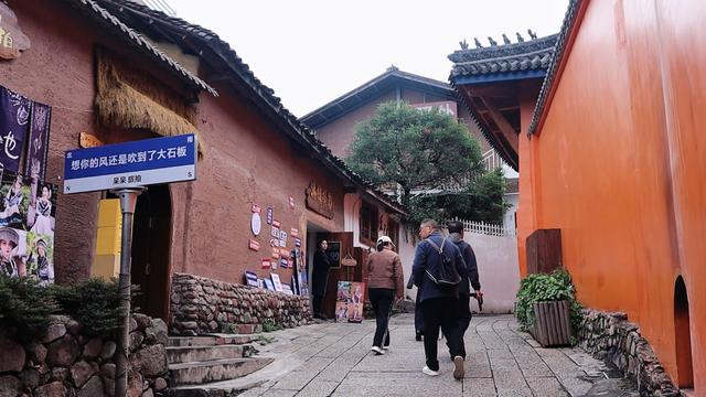 西昌明代古村，茶马古道上的驿站，大石板盖房子，家家都是大别墅