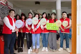湖北平安志愿者协会走进武汉市康乐家自闭症家庭互助中心图片