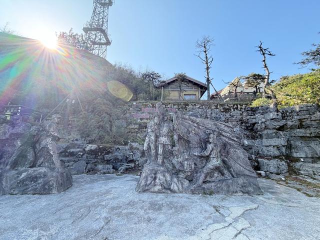 余丹 寻美娄山关 踏雄关漫道 触历史温度