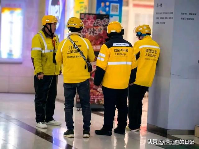 第二季度净利润差距悬殊：腾讯556亿，拼多多327亿，京东美团呢？