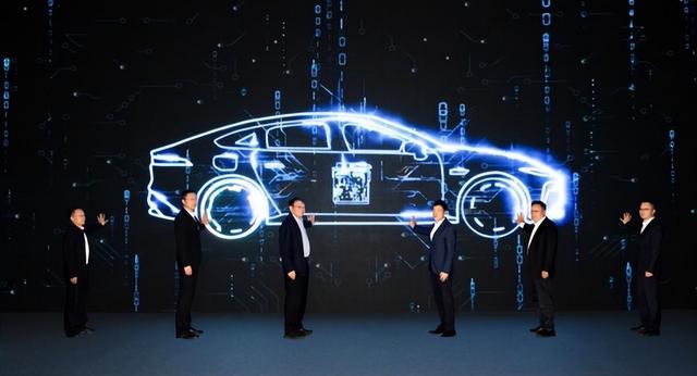 自断后路！央企采用国产芯片，美：你不进口，我们的芯片卖给谁？