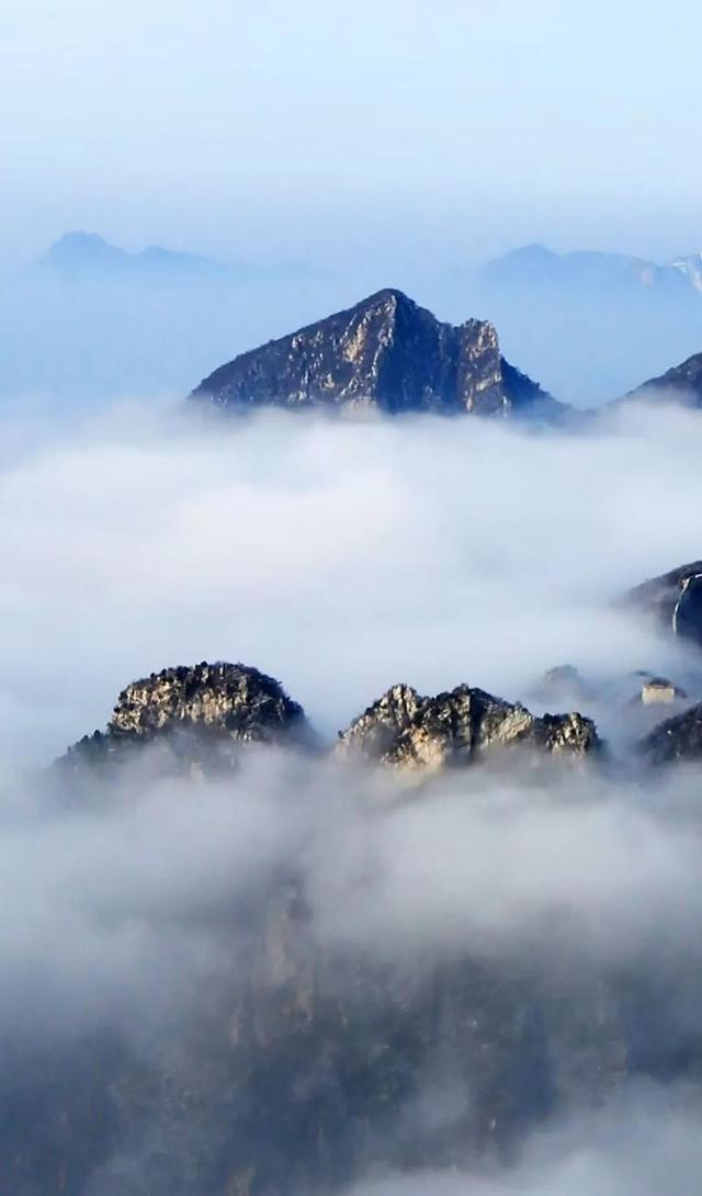 天地间的水墨长卷