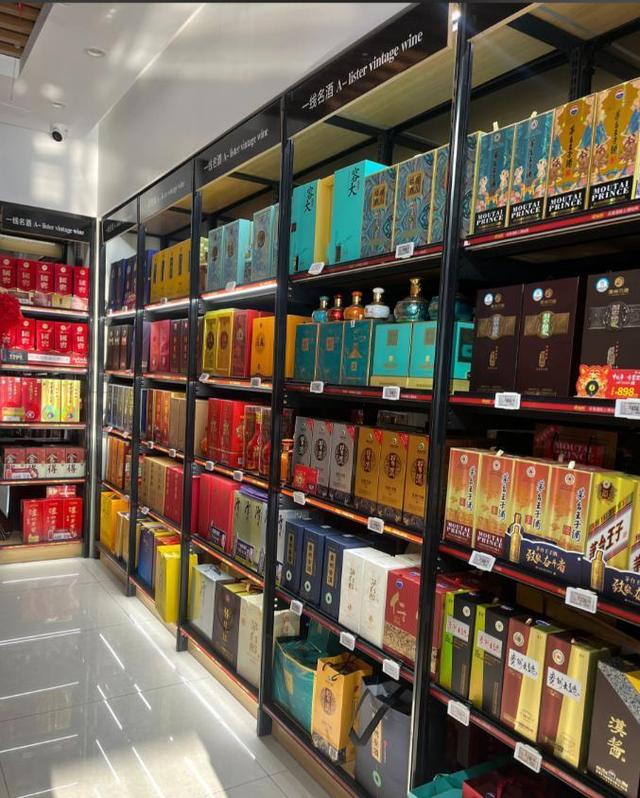比电商还狠的降维打击，正在“血洗”街边的烟酒店
