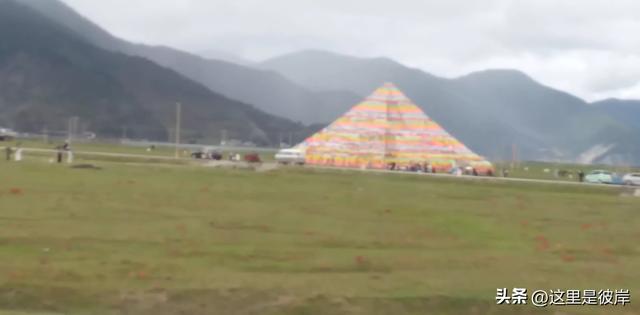 四元公交赏石卡雪山沿途风景