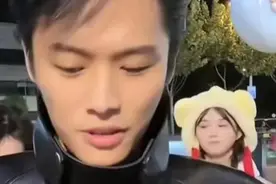 小杨哥公布演唱会时间及部分名单，直言赵雷拒绝了他的邀请图片