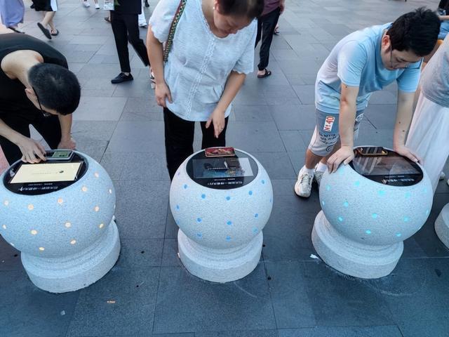 深圳多发达？打飞的上班，300多亿造雪！无线充电随处可见