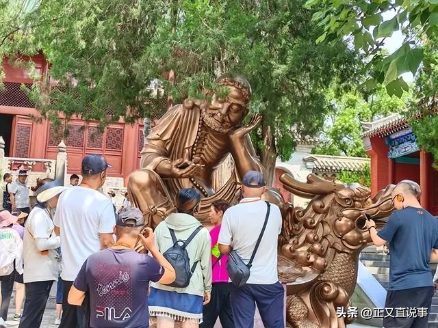 女子谈释永信，她们姐妹住少林寺3天收费1万，争着往释永信房间跑