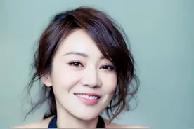 闫妮离婚20年了，为何很少提到前夫？看到邹伟的职业后就明白了图片