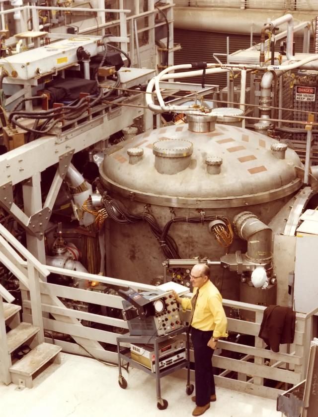 推开44吨的秘密：关于那扇“世界最重之门”的硬核往事