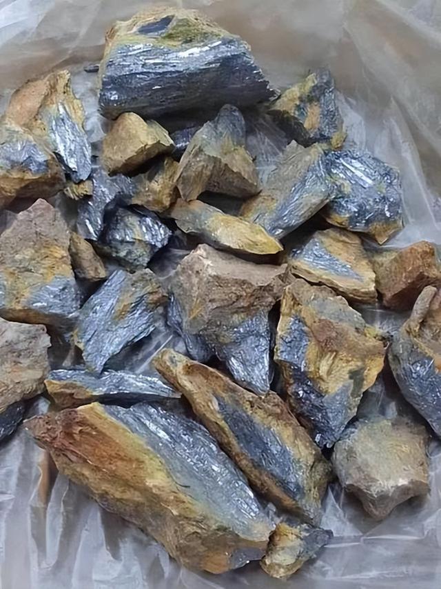 美砸10亿全球抢战略矿！中国占产业链枢纽太能打，西方10年绕不开