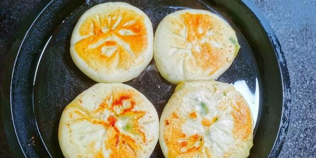 霜降后，萝卜白菜靠边站，多吃韭菜，鲜嫩营养又解馋，蒸包子真香