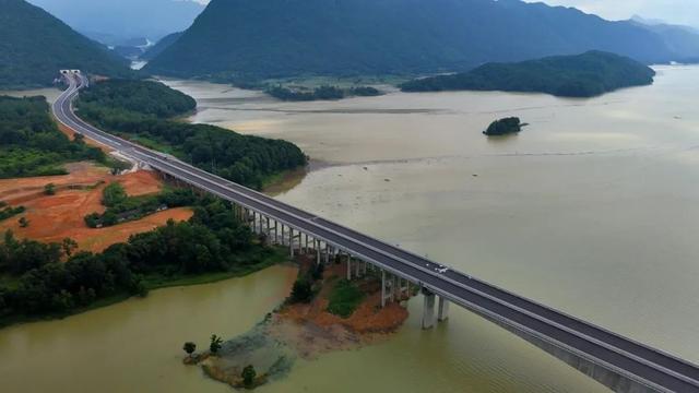 湖南炉慈高速公路进入通车倒计时，张家界将再添旅游新动脉