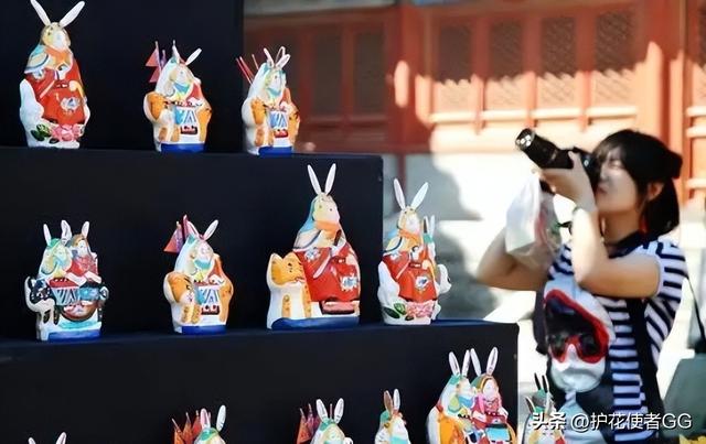 大量日本游客涌入北京，打着旅游幌子不去旅游不吃美食，为啥来？