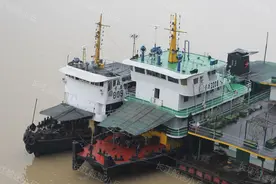 长江航运之四川省重庆轮船总公司 拖轮重庆2001图片