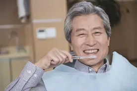 牙龈是“糖尿病”的放大镜？医生建议：牙龈若有4个症状，早就医图片