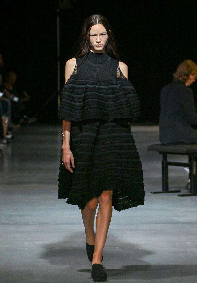 Cfcl 透明如玻璃, 编织着理念, 衣服亦是工具