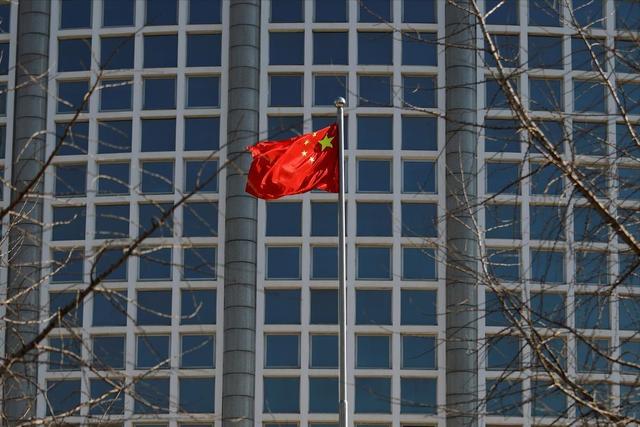 两邻国已做选择，特朗普是真没想到，美方：中国还在狂抛美债