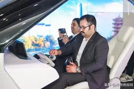 车展惊现最受老外喜爱的“车模”！东风的人形机器人也太智能图片