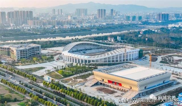 魅力麻城：位于城东滨河新区的麻城市文体中心新貌