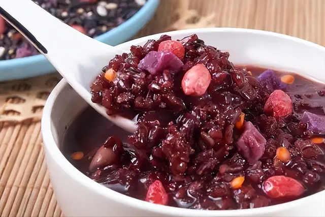 研究发现：每天喝豆浆的高血压患者，过不了多久，身体或有7变化