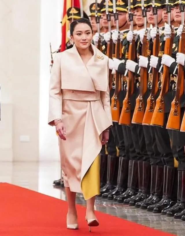 佩通坦大胜，军方支持，国会给佩通坦上保险，恢复总理职务倒计时