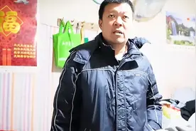 40岁北京男子月入1000元，蜗居10㎡小房，母亲：我儿子有的是人追图片