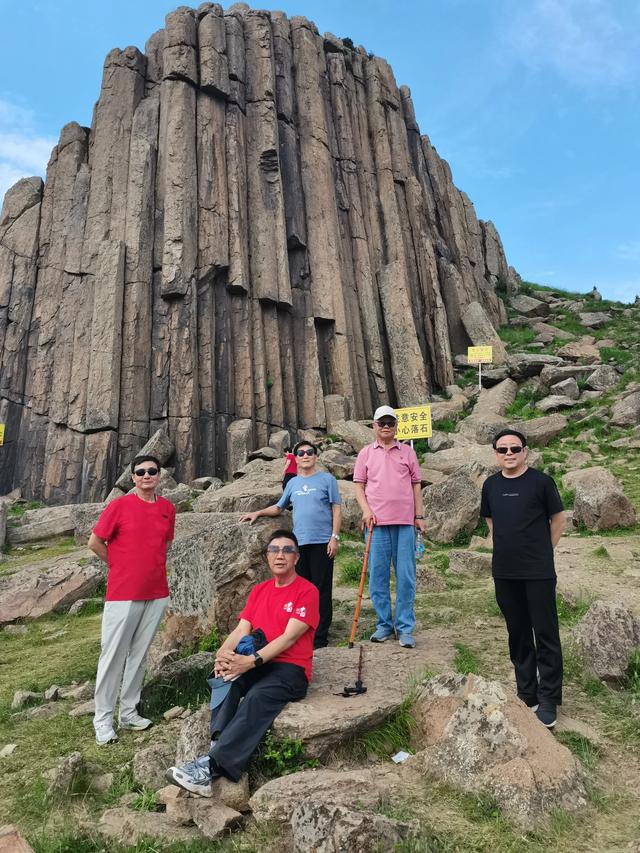 从张家口、宣化到太仆寺旗牛奶湖、石条山旅游，正好一天行程