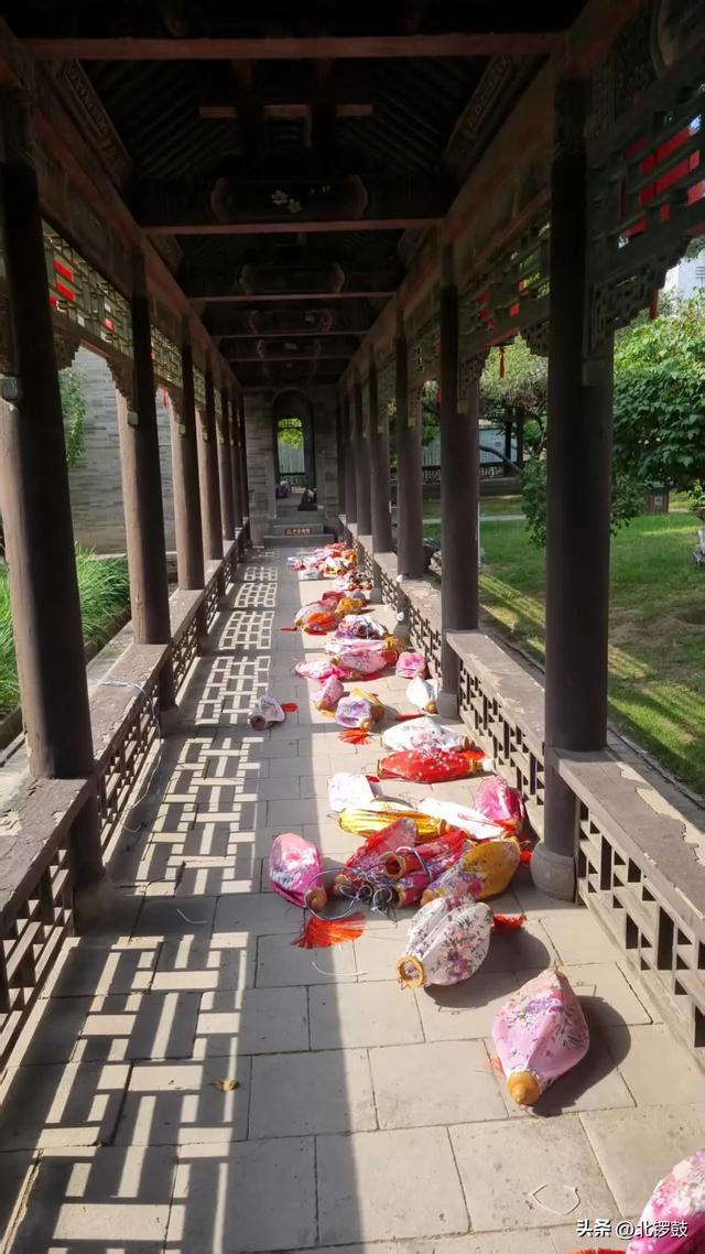 欧洲传来的景泰蓝（cloisonné）成为北京导游忽悠外国游客的项目