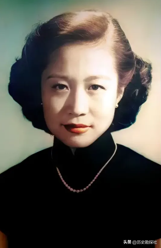 杨振宁发妻杜致礼有多美？1949年在美国的留影，22岁的她气质不凡