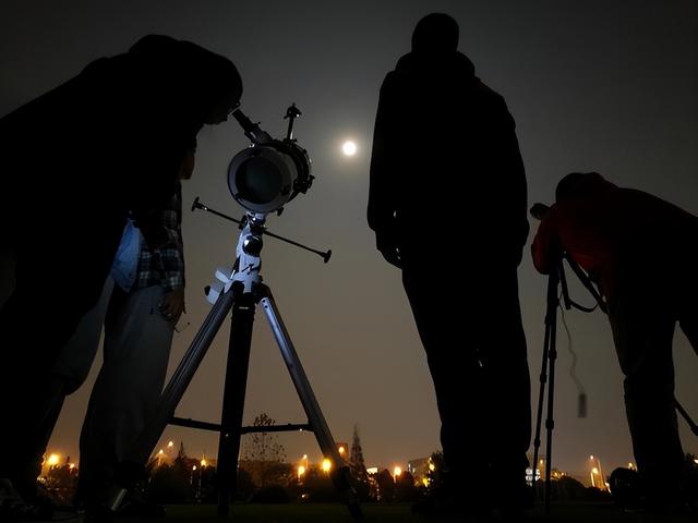 错过再等14个世纪!莱蒙彗星1350年首次回归 现身日本夜空全球瞩目