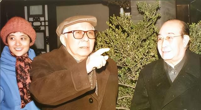 1995年，在北京蜗居13年的吴德病逝，留下三行遗嘱令人落泪