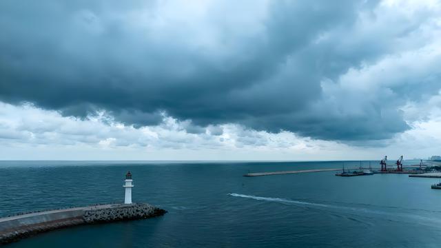潮卷九州岸，浪吻华夏疆：探秘四大海域绝美观海地的极致浪漫