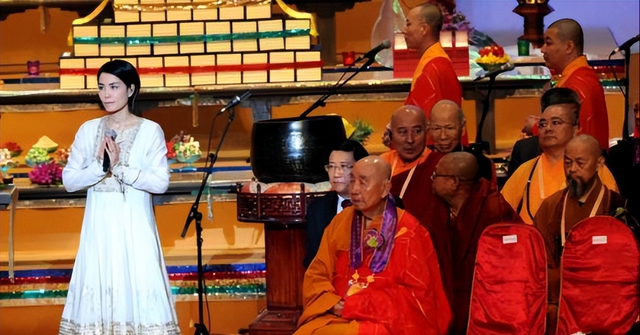 拔出萝卜带出泥！释永信被带走之后，常年信佛的王菲也被牵扯进来
