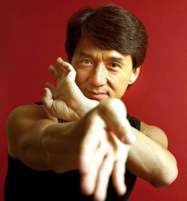 被迫去世？这次，官媒发文曝光成龙的真实现状，韩红的话有人信了