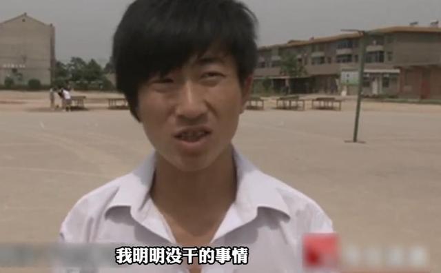 69岁老太遭轮奸，16少年当庭翻供，拘留400天后无罪释放，赔偿5万