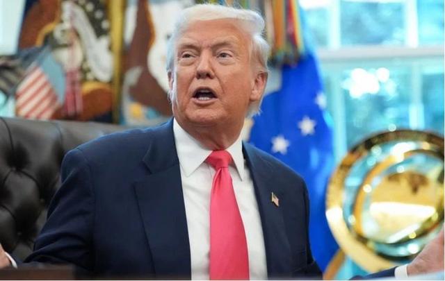 特朗普砸钱救英特尔，美媒示警：整个美国芯片行业可能要陪葬