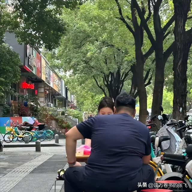 猴哥官宣离婚不到48小时，令人恶心的一幕上演，黄晓明也被牵连