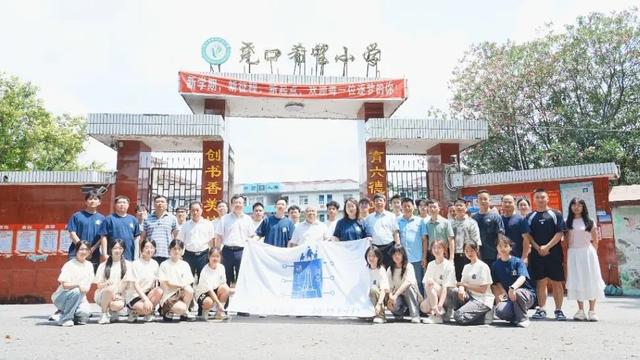 全球首款眼镜，“圈粉”江西娃娃！科技反哺社会，东大这样做！