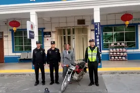 男子骑摩托不戴头盔，还上高速！乐东交警：罚！图片