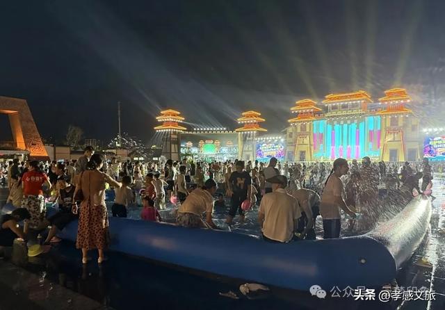 电音+泼水节+美食，云梦的夏夜嗨爆啦！