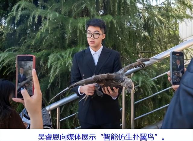 山东济宁机器鸟火了！翼展80厘米抗7级风，能巡田驱鸟还闯火场