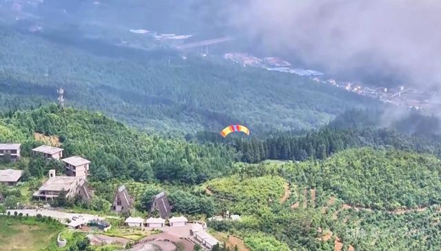 “飞”常假期 野玉海动力滑翔伞解锁亲子游新体验