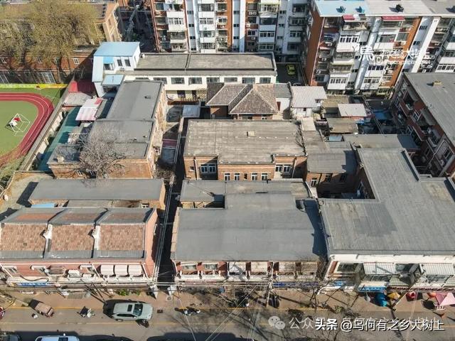 天津银凤里一带,已有百年历史,解放后被冠以正义、民主等名