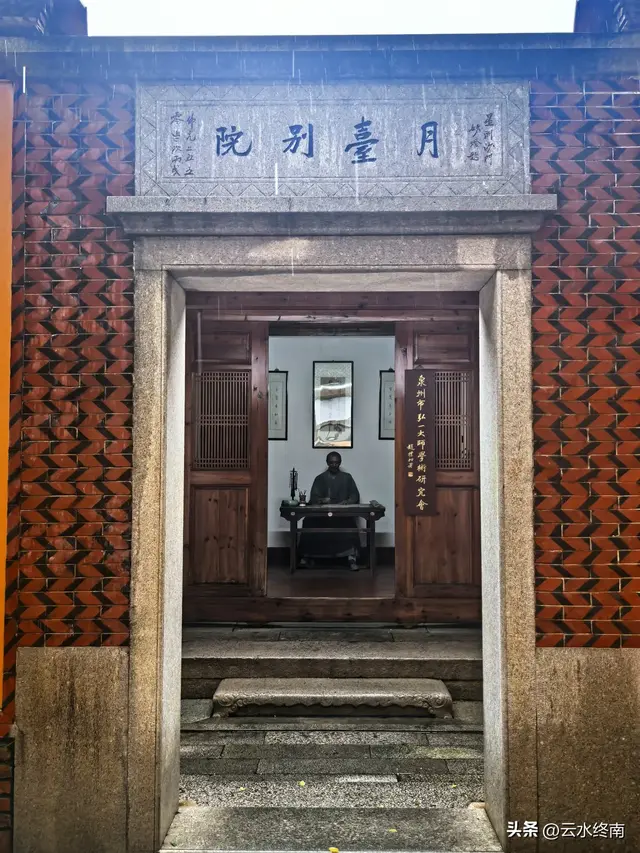 太爽了：7平方公里老城有8处世界遗产，都是免费！半城烟火半城仙